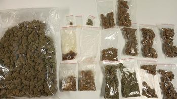 Policjanci z Płocka zatrzymali 22-latka. Zabezpieczono ponad kilogram narkotyków