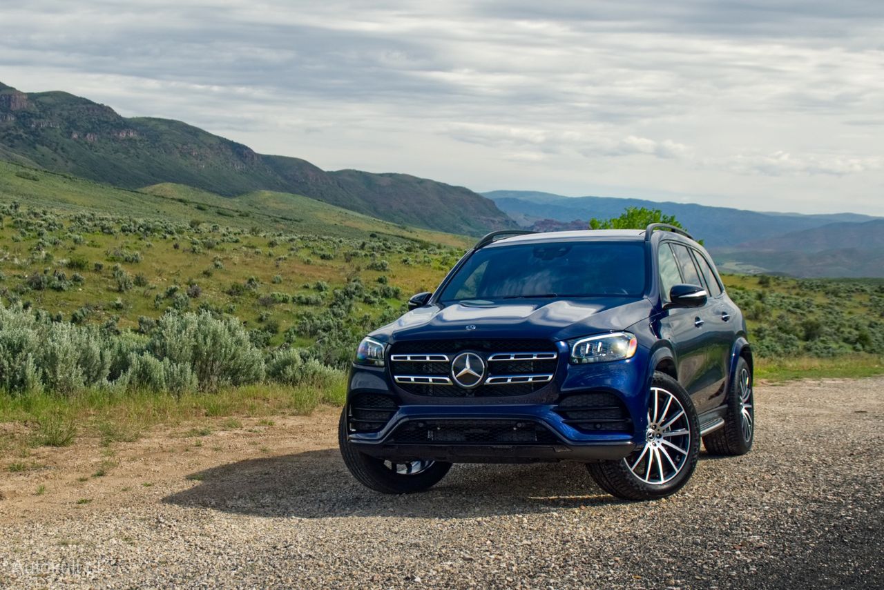 Mercedes GLS wygląda jak inne SUV-y z gwiazdą, tylko jest większy. Dużo większy.