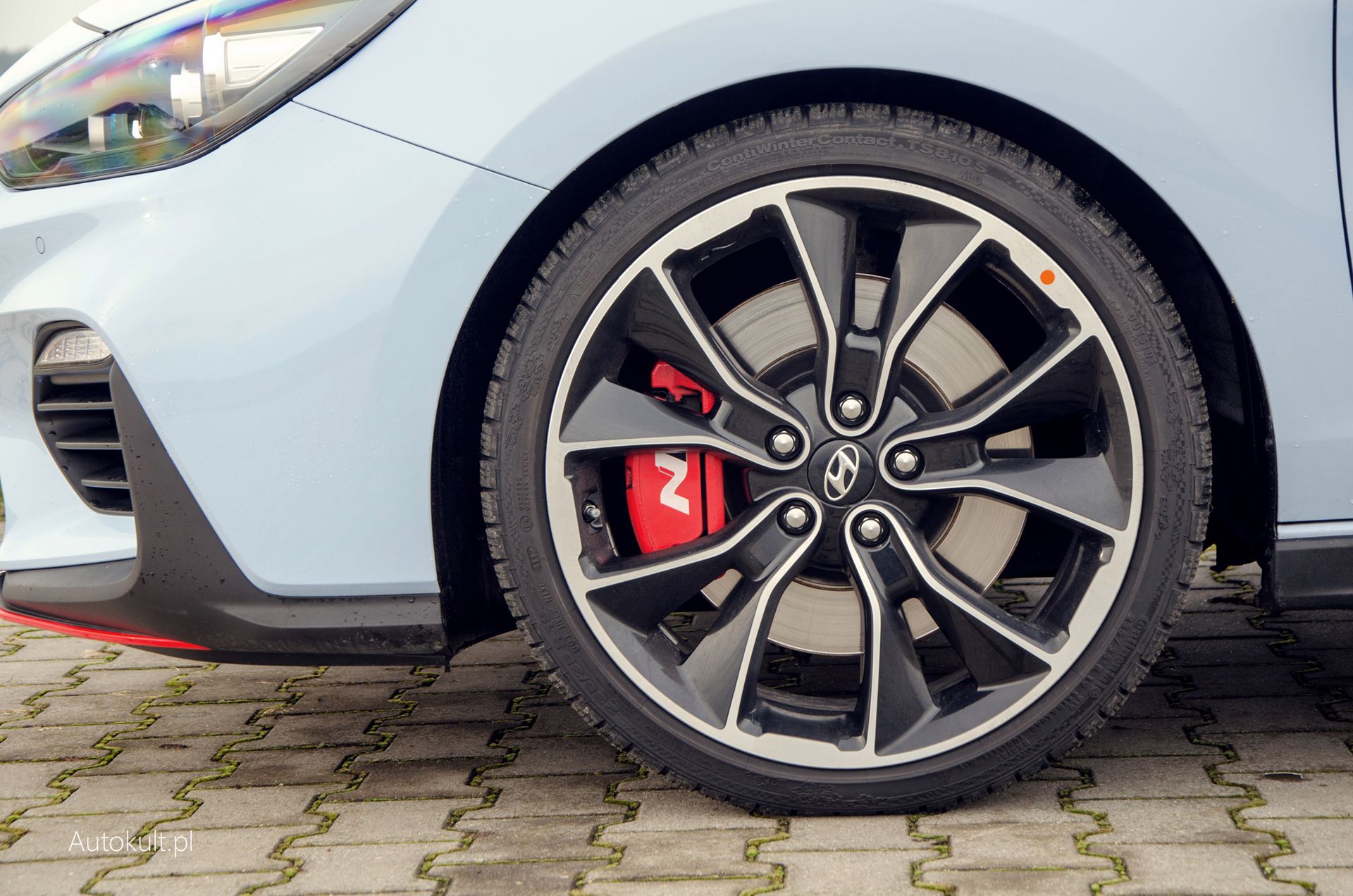 Wersję N Performance poznacie m.in. po 19-calowych obręczach kół oraz oponach letnich Pirelli, zaprojektowanych do tego modelu.