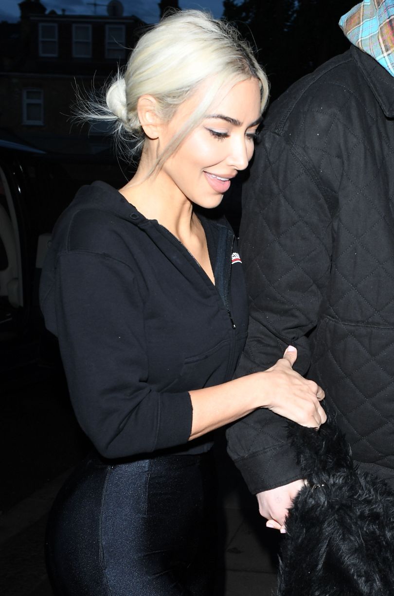 Kim Kardashian i Pete Davidson maszerują na kolację w Londynie