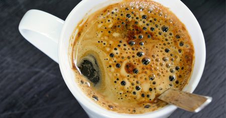 Dodaj do kawy zamiast cukru i mleka. Mózg wskoczy na wyższe obroty, a boczki zaczną znikać