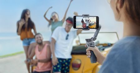 DJI Osmo Mobile 3 oficjalnie. Nowy gimbal do smartfonów jest składany i tańszy od poprzednika