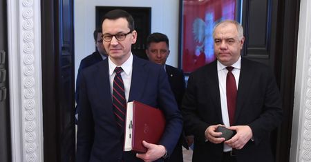 Janik: "Decyzja premiera ws. wyborów kopertowych nieważna. Konsekwencje? Wykluczone" [Opinia]