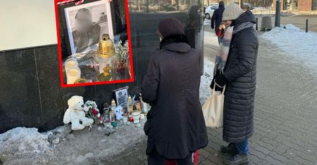 Zdjęcie chłopca w miejscu tragedii. Ludzie przychodzą i płaczą