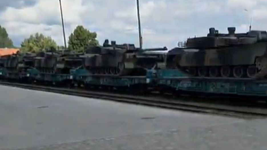 Czołgi K2 Black Panther w trakcie transportu kolejowego