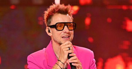Piotr Kupicha w neonowym wdzianku na Festiwalu w Sopocie 2025. Wspomniał o "w pustej szklance pomarańczach"