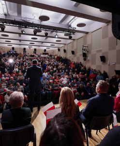 Zaczęli krzyczeć: "hańba". Nawrocki rozjuszył tłum na sali