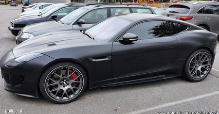 Wrocławska policja odzyskała auto za 300 tys. zł. Jaguara F-Type skradziono w Niemczech