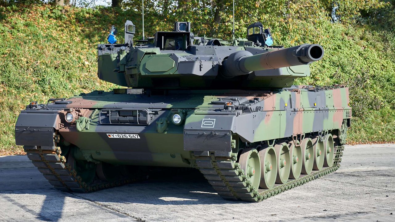 The first Leopard 2A7A1 tank delivered to the Bundeswehr.