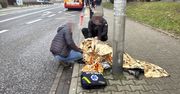 Warszawa: Starsza kobieta zasłabła na ulicy. Pomogli jej policjanci z Woli