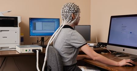 Chińczycy chcą "czytać w myślach" cenzorów internetu - mają urządzenie