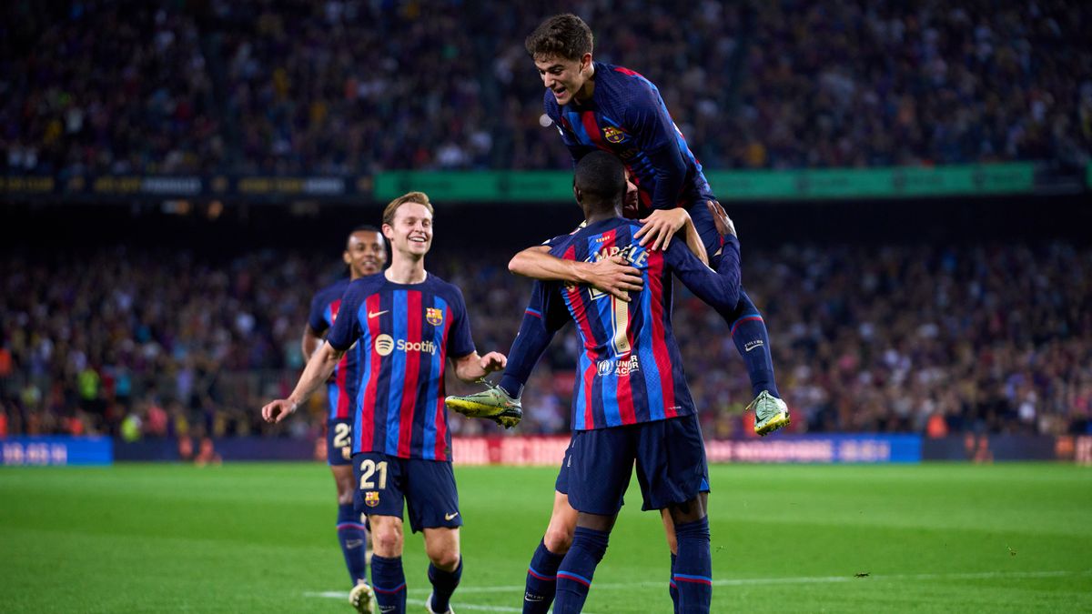 BARCELONA, SPAIN - OCTOBER 23: Ousmane Dembele of FC Barcelona celebrates with his teammates Sergi Roberto and Pablo Paez 'Gavi' after scoring their team's first goal during the LaLiga Santander match between FC Barcelona and Athletic Club at Spotify Camp Nou on October 23, 2022 in Barcelona, Spain. (Photo by Alex Caparros/Getty Images)