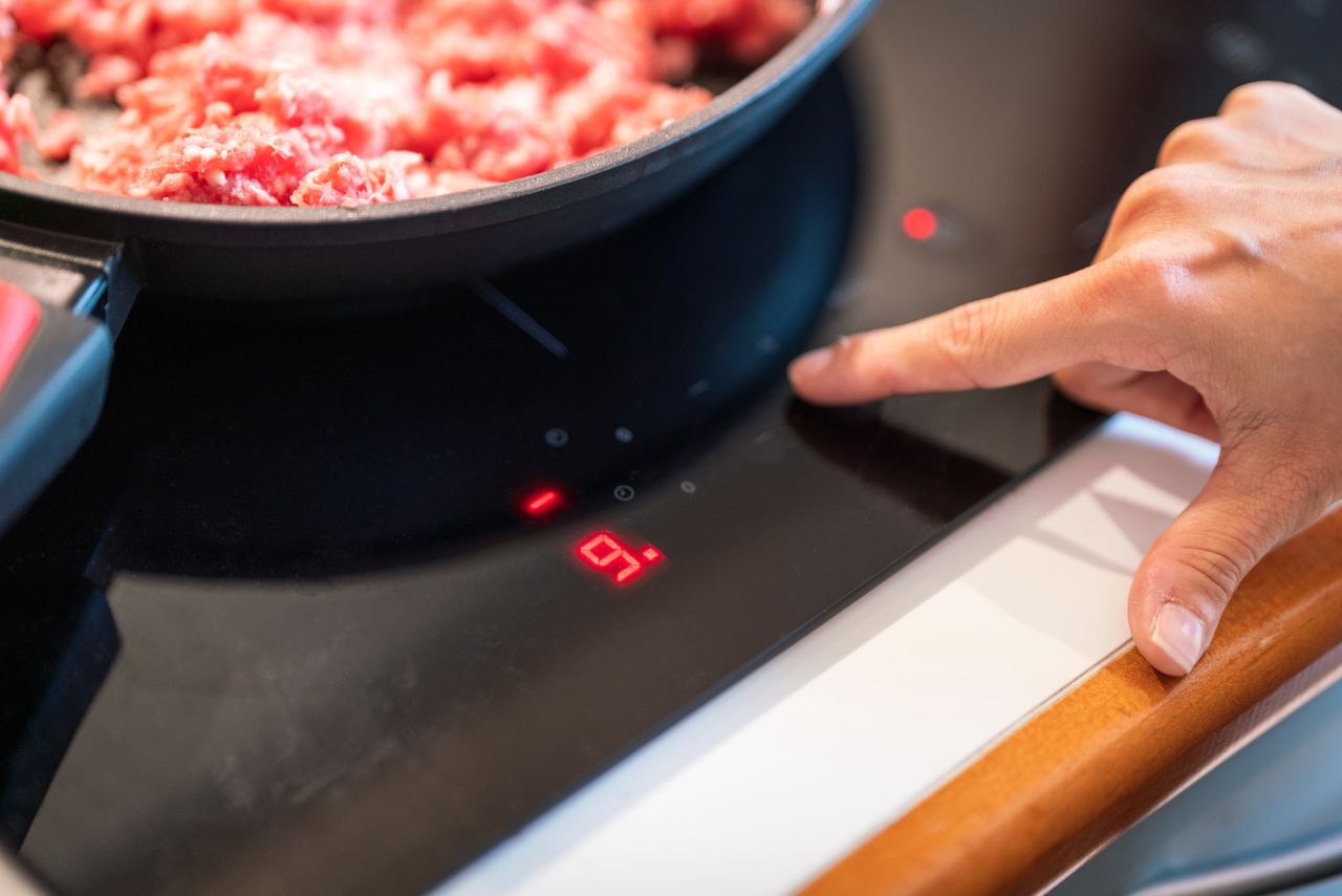 Masz płytę indukcyjną? O tym powinieneś pamiętać