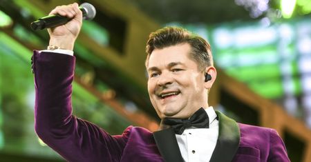 Zenon Martyniuk uważa, że każdy Polak może pozwolić sobie na zakup mieszkania: "TO NIEPRAWDA, że ceny są wygórowane"