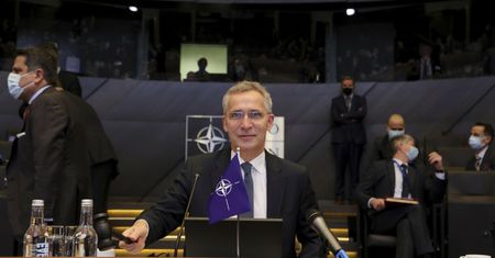 Jens Stoltenberg alarmuje: Rosja szuka pretekstu, by uderzyć na Ukrainę