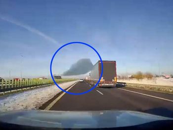 Bojanów: Bryła lodu z ciężarówki spadła prosto na jadącą toyotę
