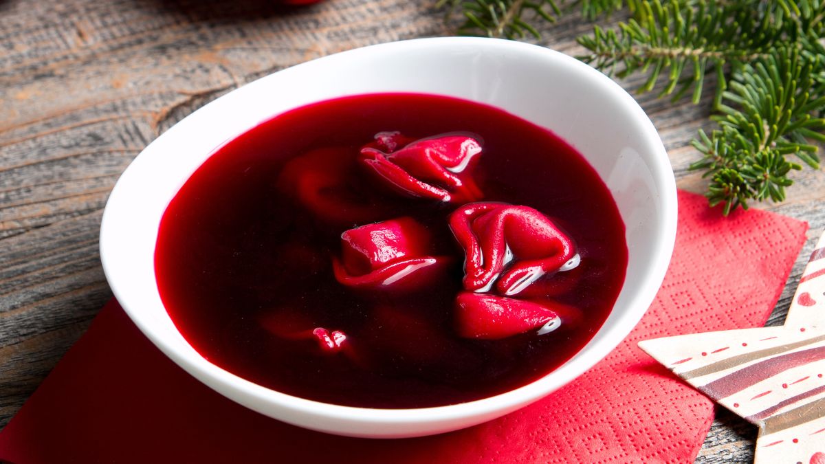 Barszcz czerwony to niezastąpiony element wigilijnej wieczerzy
