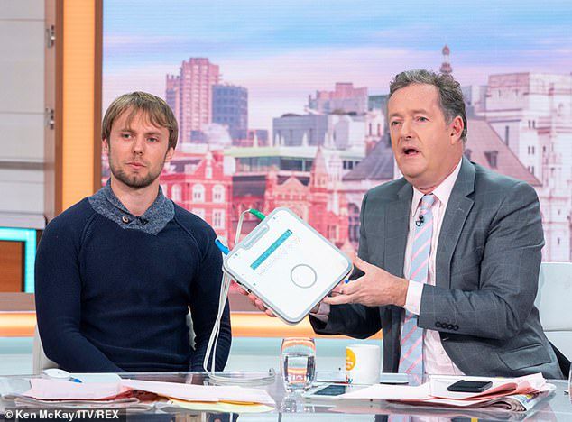 Piers Morgan dał się podłączyć do maszyny symulującej bóle porodowe