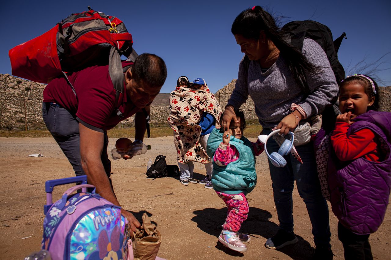 A budget gap may thwart plans for mass deportations/ Stock photo