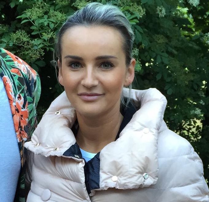 Monika Chwajoł na zdjęciu sprzed lat