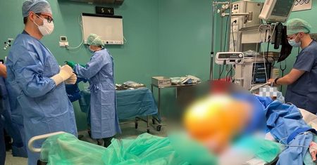 Lekarze ze Świdnicy usunęli gigantyczny guz jajnika. Ważył 20 kilogramów