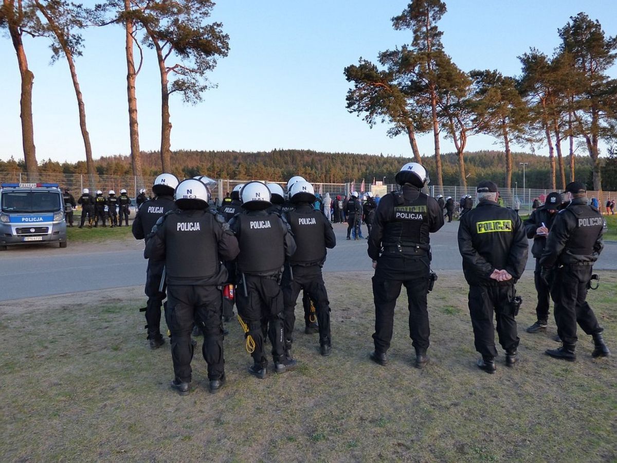 lokalne, kibice, pseudokibice Właściciel Jaguara pobity. Policja ma dane 32 kibiców Pogoni Lębork