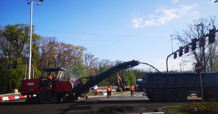 Wrocław. Pierwszy dzień zmian na skrzyżowaniu ul. Milenijnej i Popowickiej. Chaos wśród kierowców