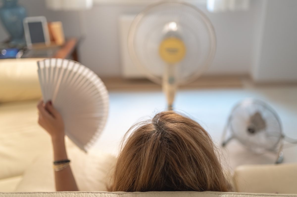 Cool down your apartment in summer: What to avoid for better sleep