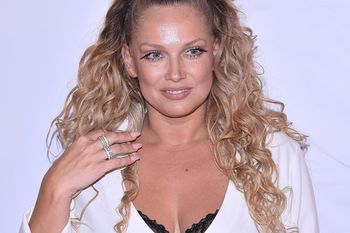 Skończyła 47 lat. Tak wyglądała bez blond loków