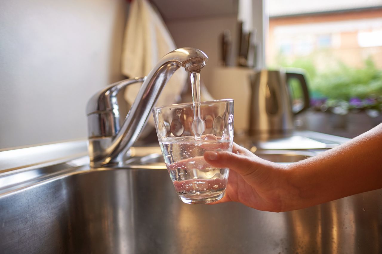 Prosty sposób na usunięcie mikroplastiku z wody. Zajmie kilka chwil