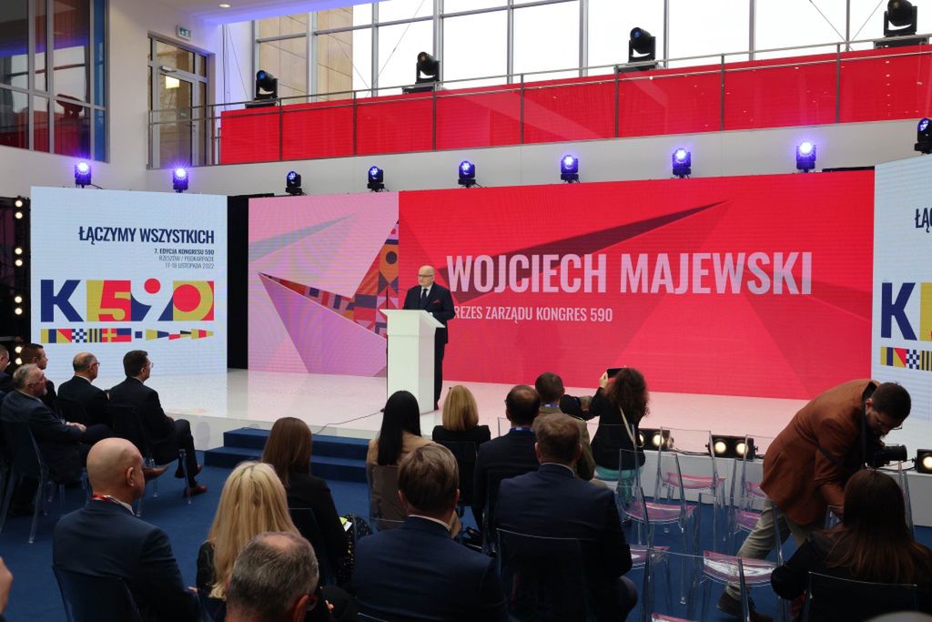 Wojciech Majewski podczas otwarcia jesiennej odsłony 7. edycji Kongresu 590.