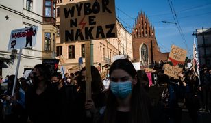 Policjant z Częstochowy zachęcał do donosów na protestujących