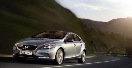 2014 Volvo V40 i V40 Cross Country - kilka nowości