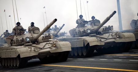 Kuwejckie czołgi M-84 dla Ukrainy. Zauważono sprzęt w pustynnym kamuflażu