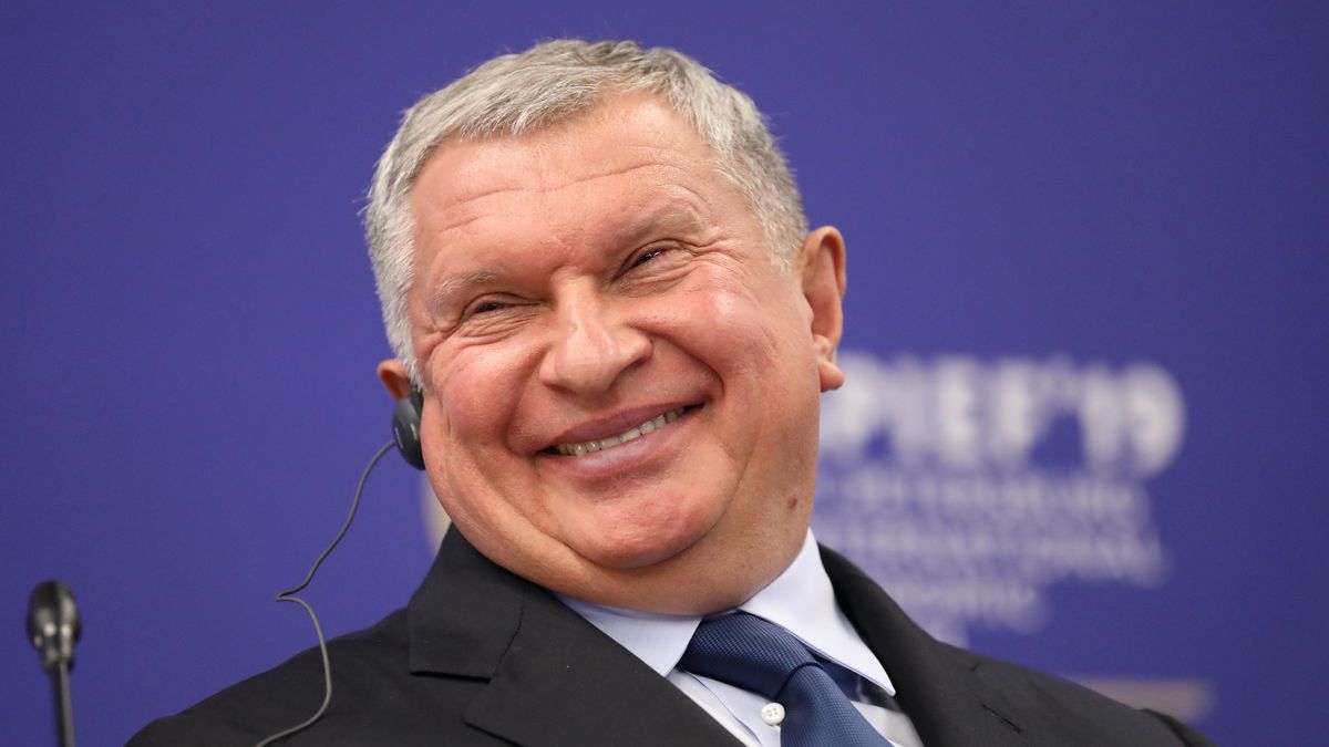 Igor Sieczin, dyrektor generalny Rosnieft, oskarżył Zachód o światowy kryzys i znalazł sposób na uratowanie rosyjskiej gospodarki.