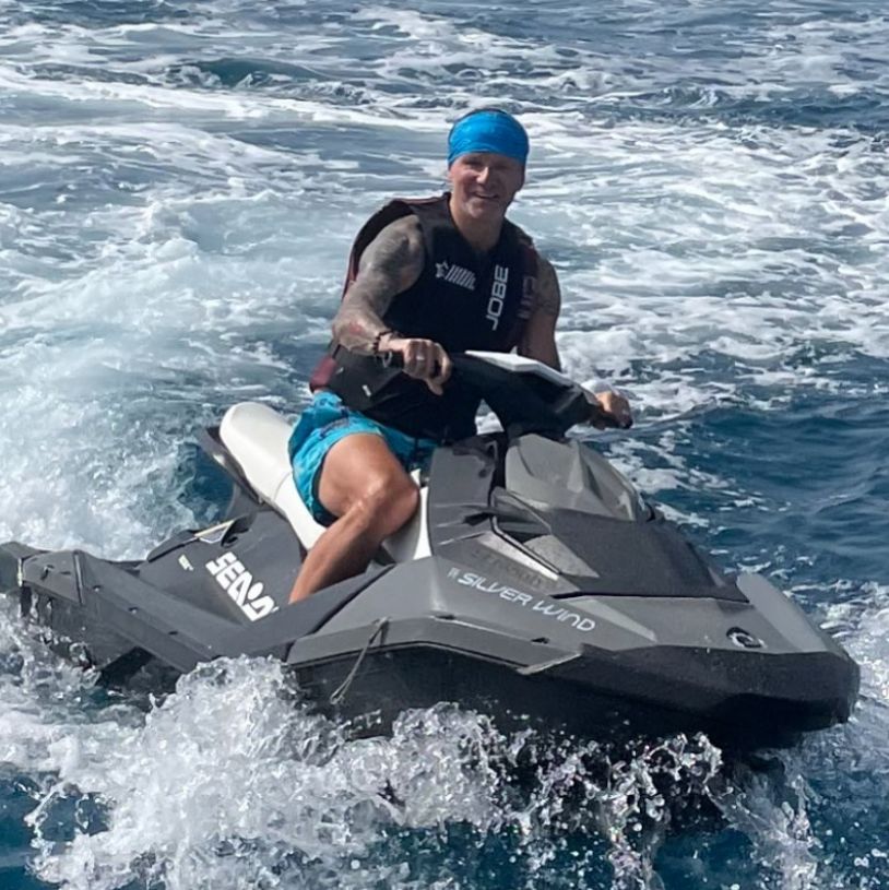 Majdany i Omenaa Mensah z Rafałem Brzoską w Saint-Tropez