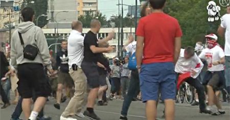 Bijatyka w centrum Warszawy! Rosjanie kontra Polacy!