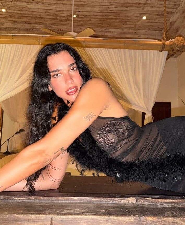 Dua Lipa i jej pocztówki z wakacji