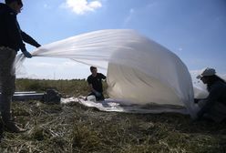 Balony z napisami cyrylicą na polach. Biegli wydali opinię