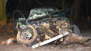 Lipowiec: Chciał uniknąć zderzenia, zjechał z drogi i uderzył w drzewo