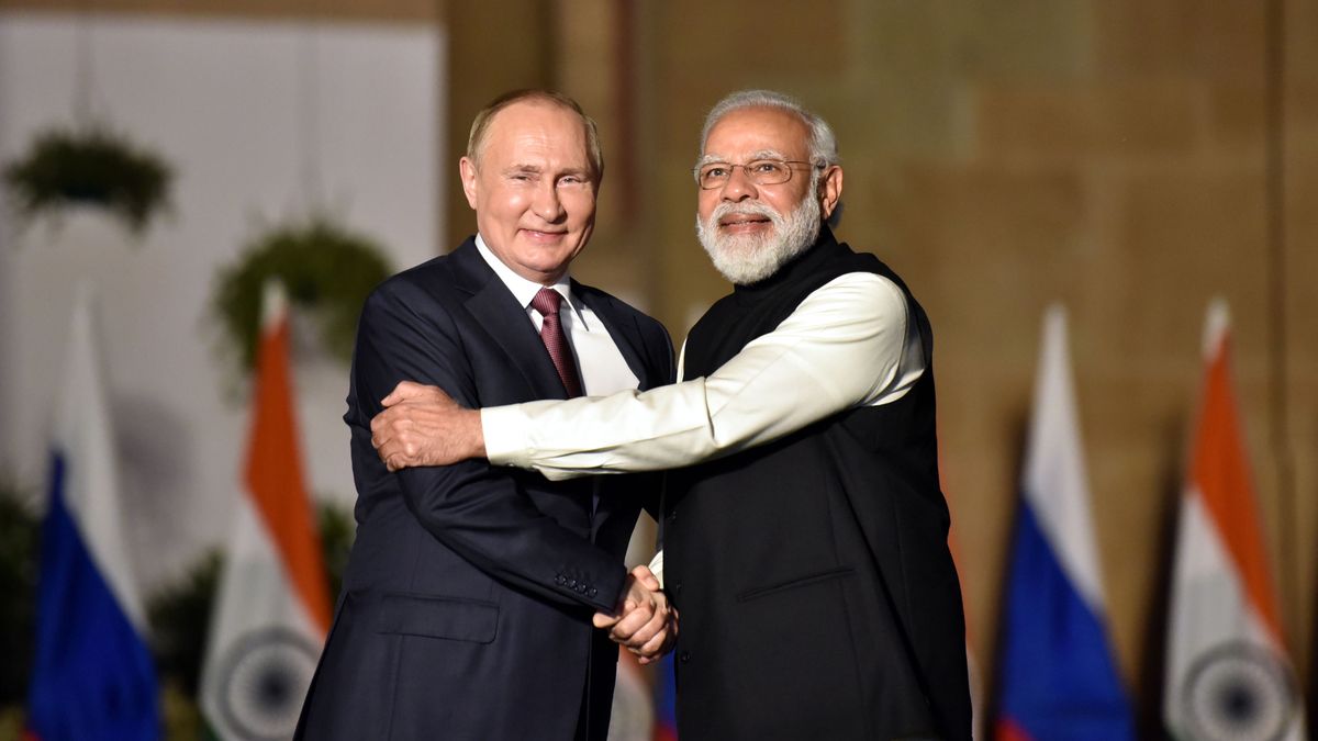NEW DELHI, INDIA - DECEMBER 6: Indian Prime Minister Narendra Modi shakes hands with Russian President Vladimir Putin during their meeting at Hyderabad House, on December 6, 2021 in New Delhi, India. (Photo by Sonu Mehta/Hindustan Times via Getty Images)