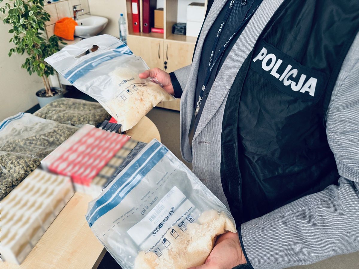 Ruda Śląska: Ponad trzy kilogramy narkotyków. Zatrzymani powiązani ze środowiskiem pseudokibiców