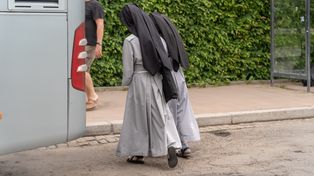 Była w zakonie. Ujawnia, co wręczono jej na dzień dobry. "Nieludzkie"