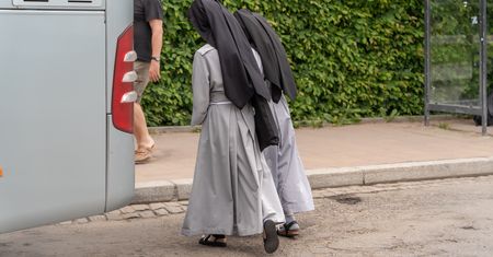 Była w zakonie. Ujawnia, co wręczono jej na dzień dobry. "Nieludzkie"