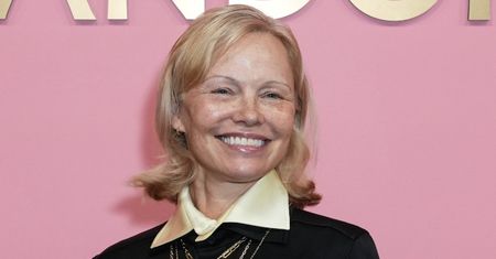 Pamela Anderson nie jest już BLONDYNKĄ. 58-letnia aktorka pochwaliła się nową fryzurą