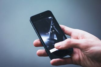 Uber już naprawdę jak taksówka. Od stycznia kierowcy z licencją