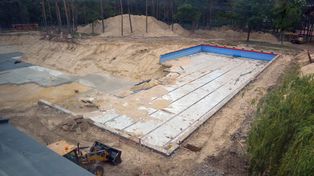Budowa aquaparku w Stalowej Woli idzie pełna parą. Oto co dzieje się na placu