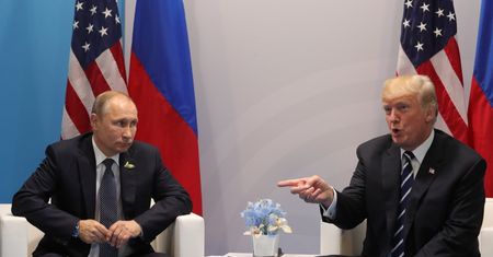 Spotkanie Trumpa i Putina w Berlinie: uściski dłoni, uśmiechy i powłóczyste spojrzenia (ZDJĘCIA)