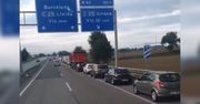 Korek do zjazdu z autostrady. Kierowca nie mógł powstrzymać śmiechu