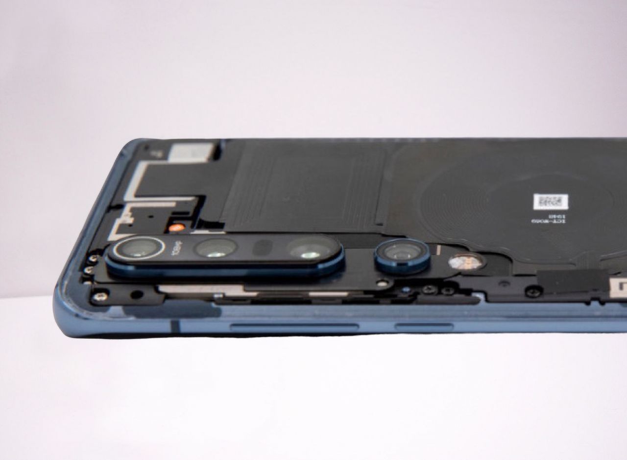 Xiaomi Mi 10 nie miał jeszcze premiery, a pojawiły się już prawdopodobne zdjęcia wnętrza